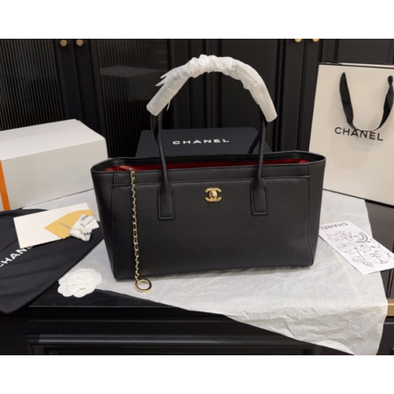 Chanel Cerf tote bag in black and gold